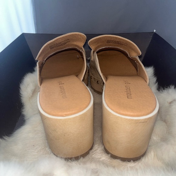 Madden Girl Tan Beige Platform Mule Clog 'Suzanne' Style W/ Stud Detail Sz 9.5 - Picture 4 of 5